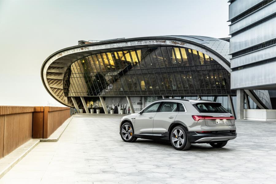  Audi e-tron 55 Quattro 2019 года  (WW) (фото 298 из 452)